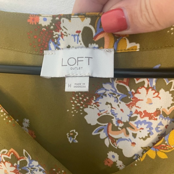 Women’s Loft Outlet Floral Print Green Short Sleeve Blouse Size Medium - Picture 3 of 11
